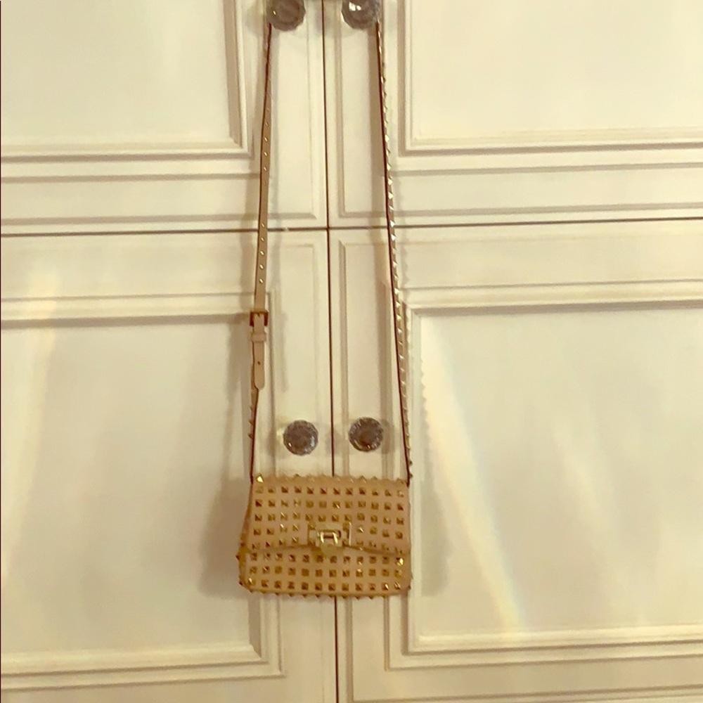 Rockstud Valentino cross body bag. tan
